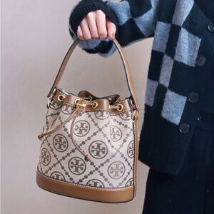 NWT Tory Burch T Monogram Jacquard Bucket Bag - Hazelnut